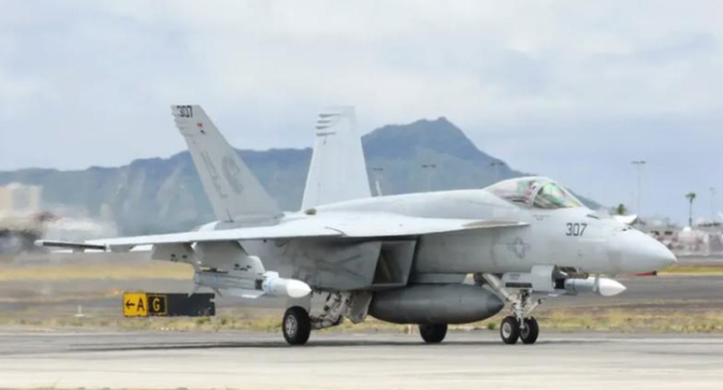 美媒：超级大黄蜂不是歼-15T对手 载荷航程差距显著