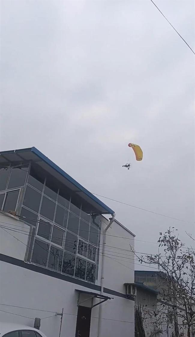 小伙结婚当天被指驾自制