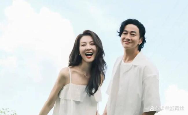 何润东晒照庆祝结婚9周年 甜蜜互动引祝福