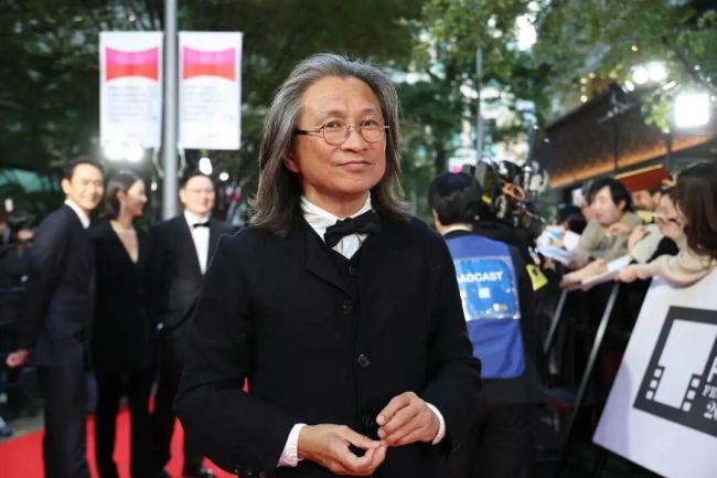 知名导演陈可辛出车祸 闪避小狗致意外