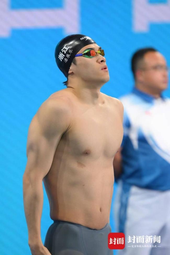 张展硕破纪录夺金 孙杨、潘展乐无缘奖牌 新星闪耀赛场