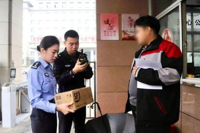 男子陷投資騙局民警攔截黃金 成功止付挽回?fù)p失