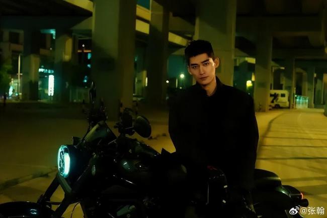 张翰后援会辟谣网传新恋情 仅为朋友聚餐