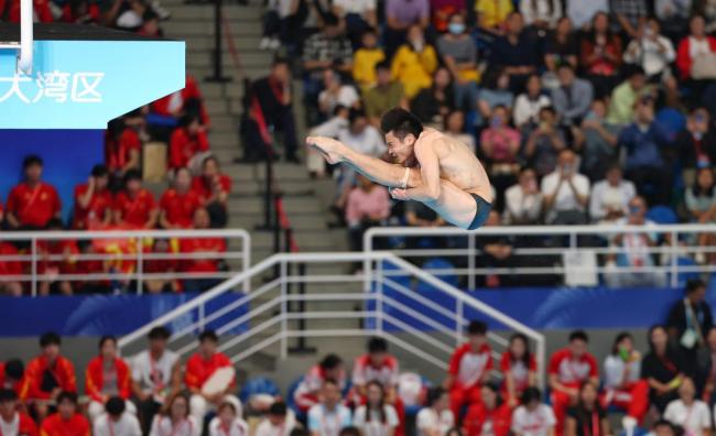 曹緣全運會男子10米跳臺摘銀 老將風(fēng)采依舊