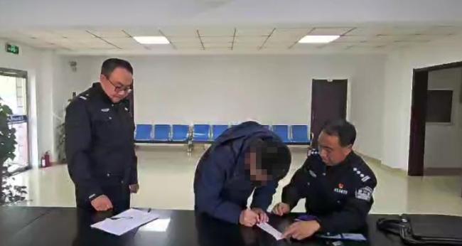 8人穿"警服"为婚礼开路?后续来了 非法着装被查处