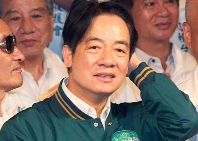 解放军巷战演习旁边大鷄排摊位亮了 繁体字引发两岸热议