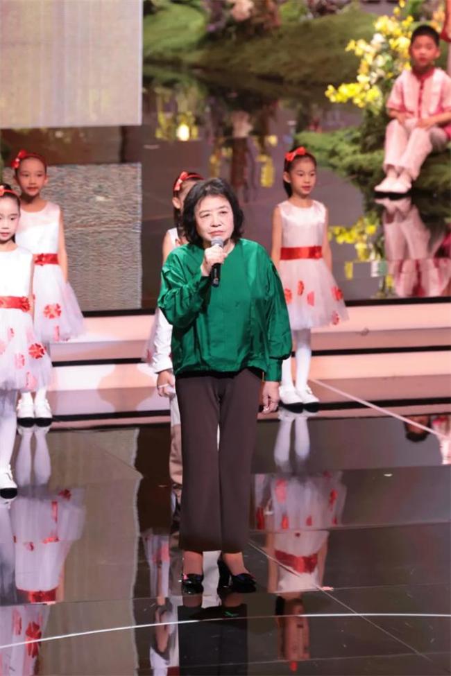 黄渤周冬雨携手金鸡,共启电影新篇章