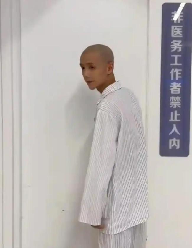 郭聪明自曝患特发性震颤数年 与病痛抗争的坚韧歌手