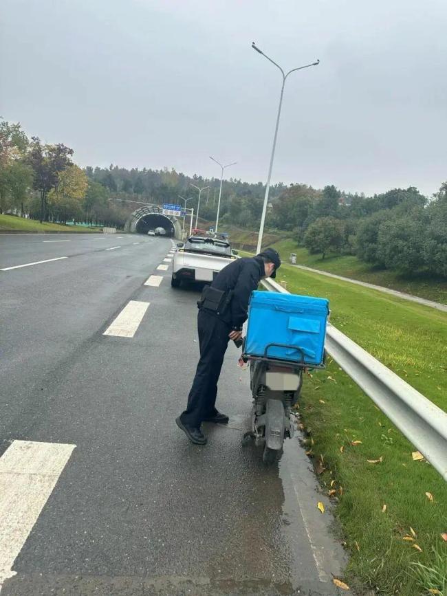 10小时打了25个电话 民警急了 守护城市温度