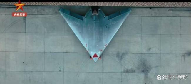 歼-20能不能上舰 与攻击-11混编飞行引发热议