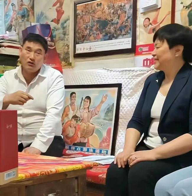 大衣哥回应女儿已订婚 低调婚礼显真情