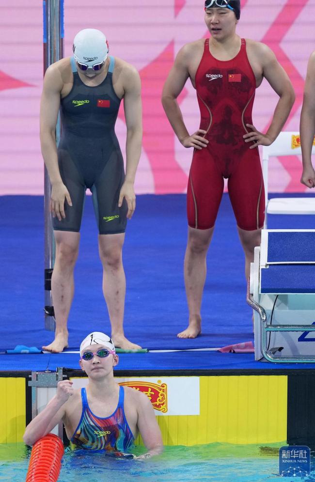 女子4X200米自由泳接力河北隊(duì)奪冠 四名選手齊慶祝