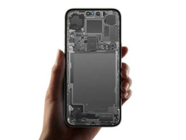 打磨近3000个图层:设计师推苹果iPhone 17 Pro /Max 全新“透视