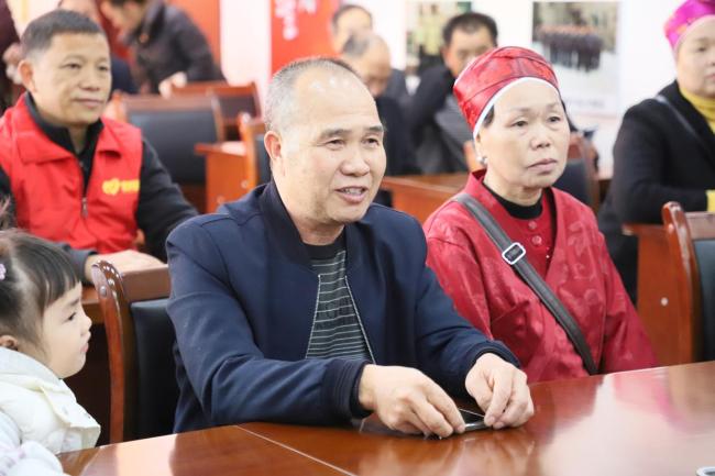 广东网球教练走失33年返回贵州认亲!