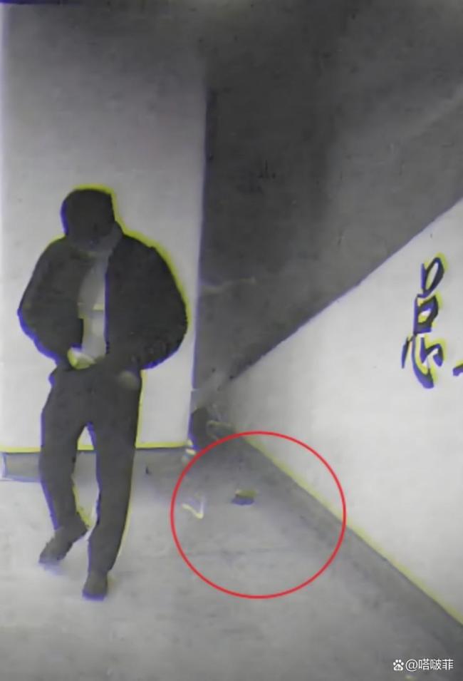 南宁地铁男子当众大便 个人素质堪忧