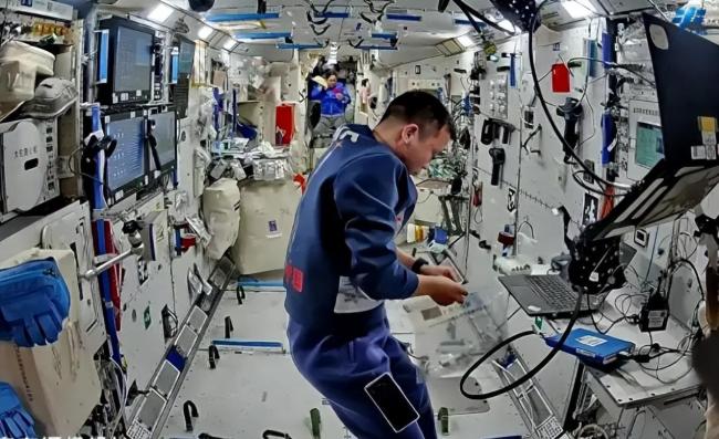 神二十乘组踏上回家之旅 稳字当头安全第一