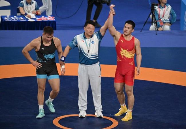 李一鸣为重庆拿下全运会首金 奋斗精神见证成长