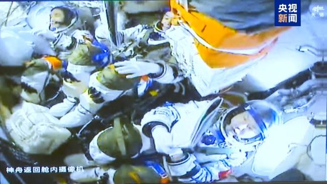 神二十乘组乘神二十一号飞船回家 安全返回新征程