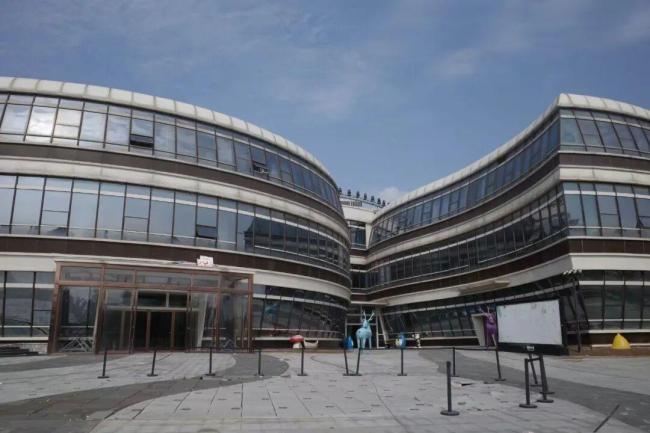 这些霸总富婆，救活郑州烂尾楼