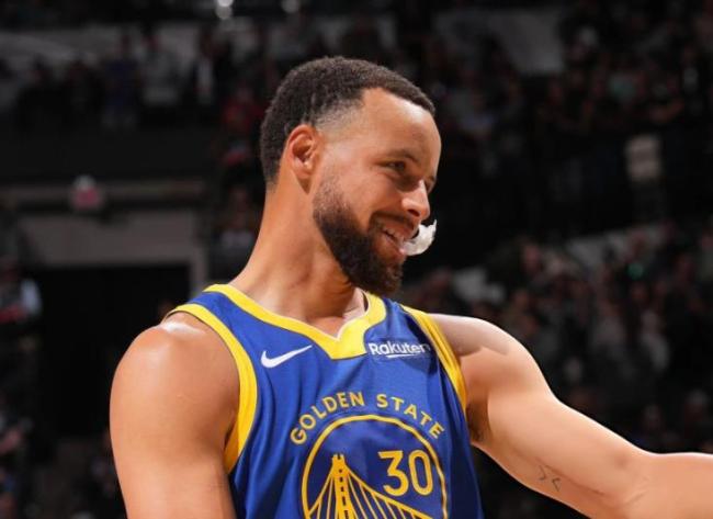 库里49分 单骑救主掀翻马刺