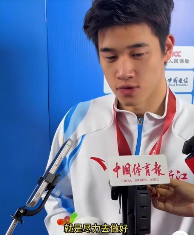 汪顺回应潘展乐三天没接受采访 暖心护弟获赞