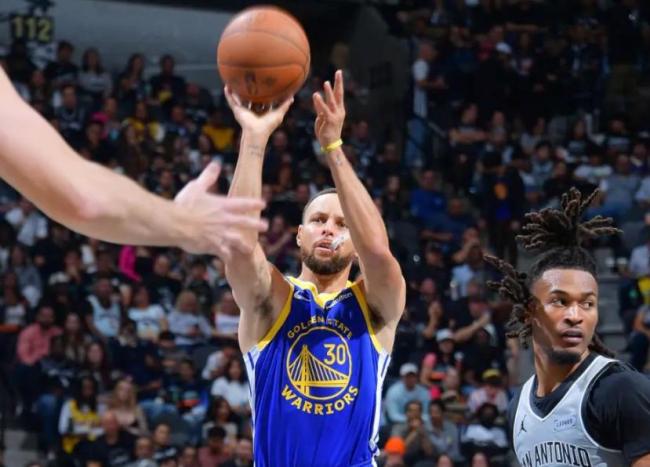 库里49分 单骑救主掀翻马刺