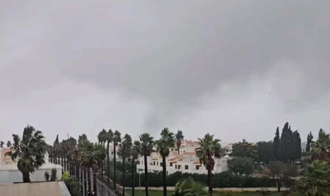 葡萄牙南部龙卷风造成1人死亡20余人受伤 救援行动迅速展开