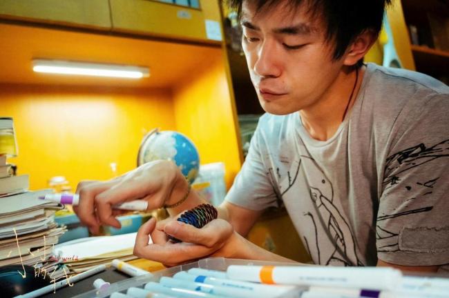 易烊千玺为何能成最年轻金鸡影帝 实至名归的演技之路