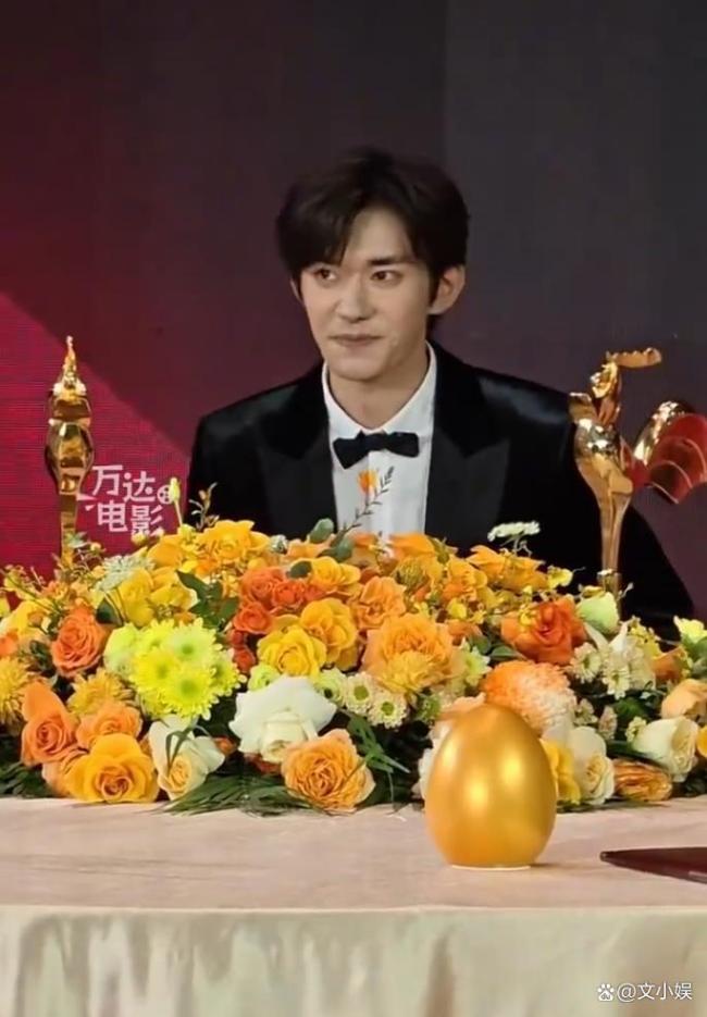 易烊千玺称谈恋爱看缘分 高情商回应获赞