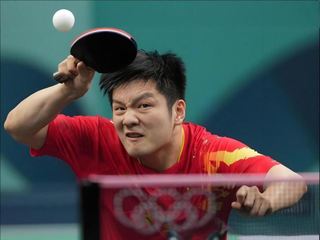 樊振东主动陪林诗栋练球 世界冠军的传承与指导