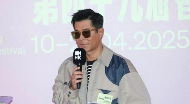 古天乐回应“不用智能手机”传闻 被迫使用智能机