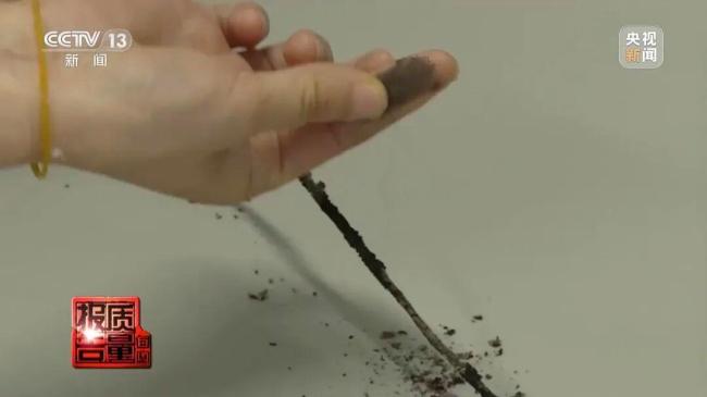 9.9元网购的“它”半夜烧了家 劣质充电线隐患大