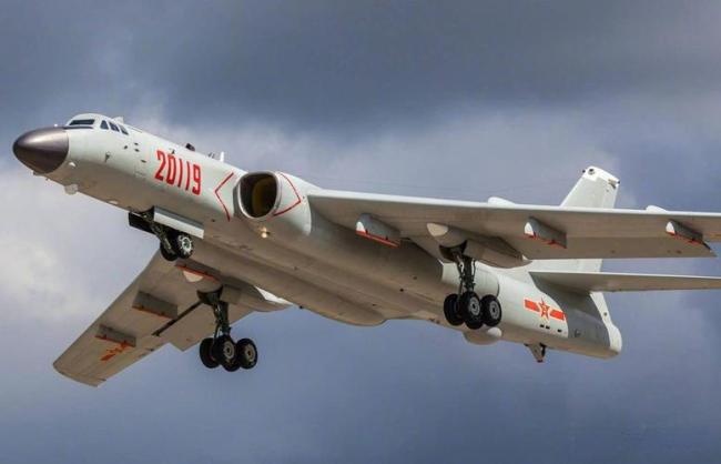 解放军出动轰炸机编队巡航释放何信号 南海局势接近红线