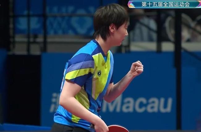 孙颖莎首局11比7 展现世界第一实力