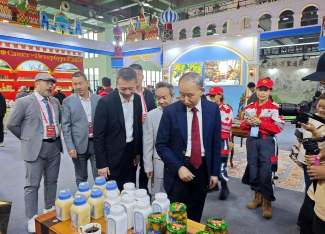 龍宇翔出席第十七屆海峽兩岸茶業(yè)博覽會開館式