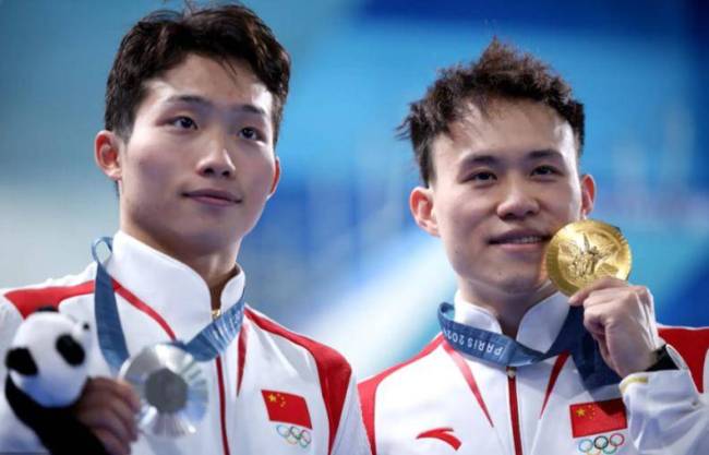 王宗源回应给全红婵戴全运会金牌 温暖瞬间展现队友情谊