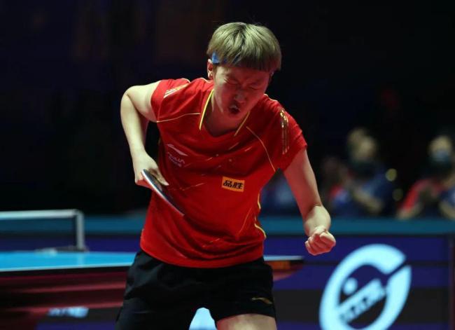 王曼昱父亲卖肉夹馍供她成奥运冠军 感人家庭背景引关注