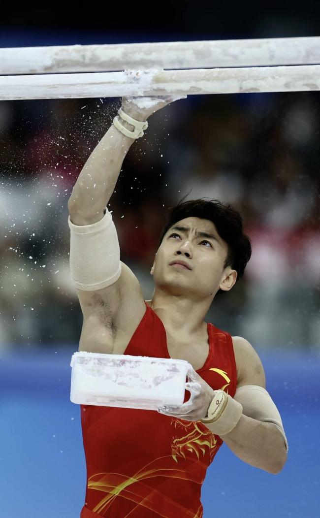 邹敬园夺体操男子双杠金牌 完美表现锁定胜局