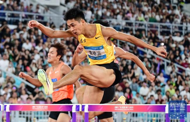 男子400米栏龚德滨夺冠 刷新全国纪录