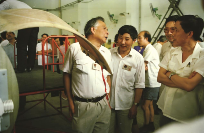 成飞的“背心哥” 其实是一群人 质朴照片背后的精神写照