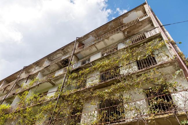 深圳一凶宅30人争抢699.8万拍出