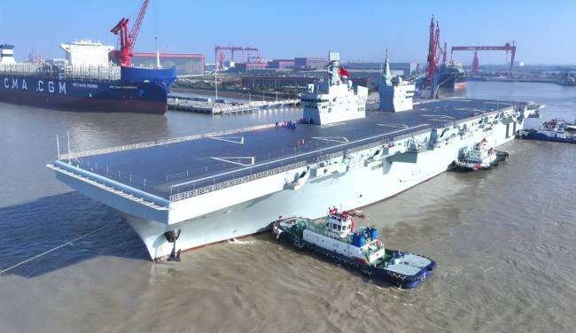 博主:四川舰海试意义不输航母 展示海军技术实力