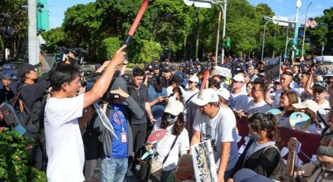 解放军黄海实弹射击 台当局通告全球：将与日本密切合作