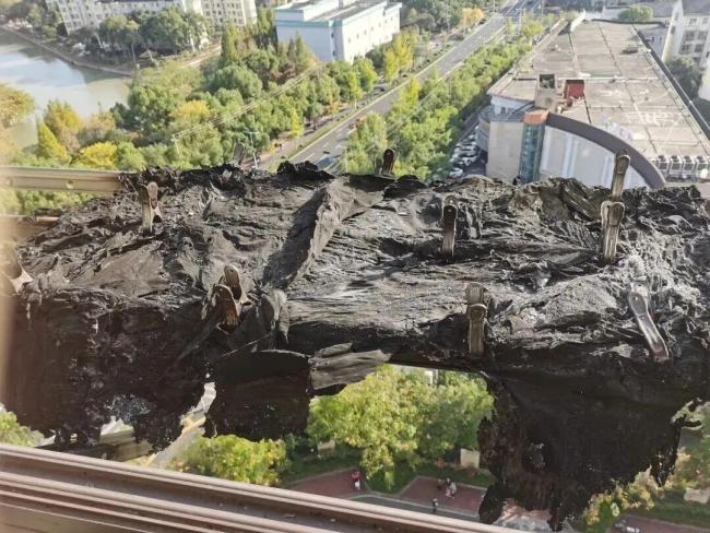 浙江同一楼内5户人家接连起火 烟头引发火灾链