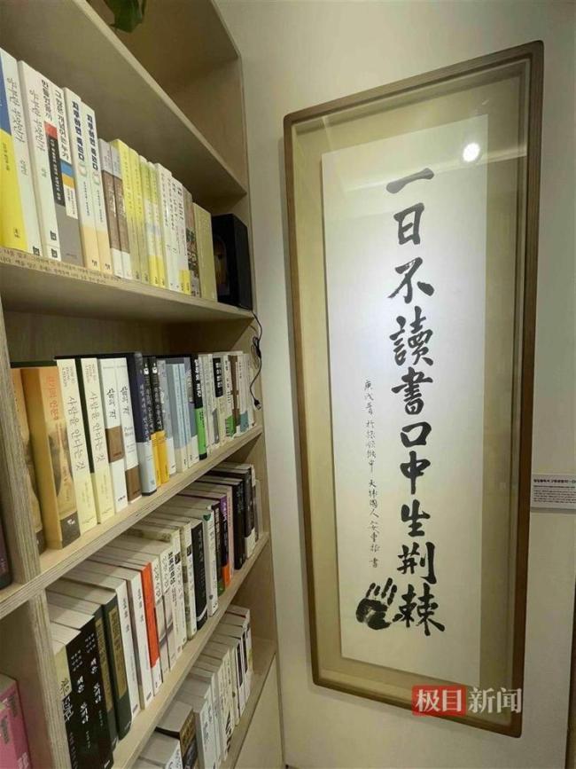 韩国前总统退休后当网红：文在寅开频道推荐书籍，专为青少年发声