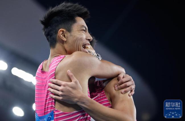 施君豪20秒30勇夺全运会200米冠军 广东队包揽金银牌