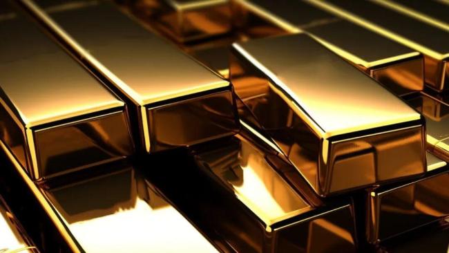 多家品牌金饰克价再度站上1300元 此前“AI泡沫”担忧情绪发酵 黄金避险需求升温