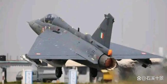 印度光辉战机为何会在迪拜航展坠毁 纸袋接油尴尬现场