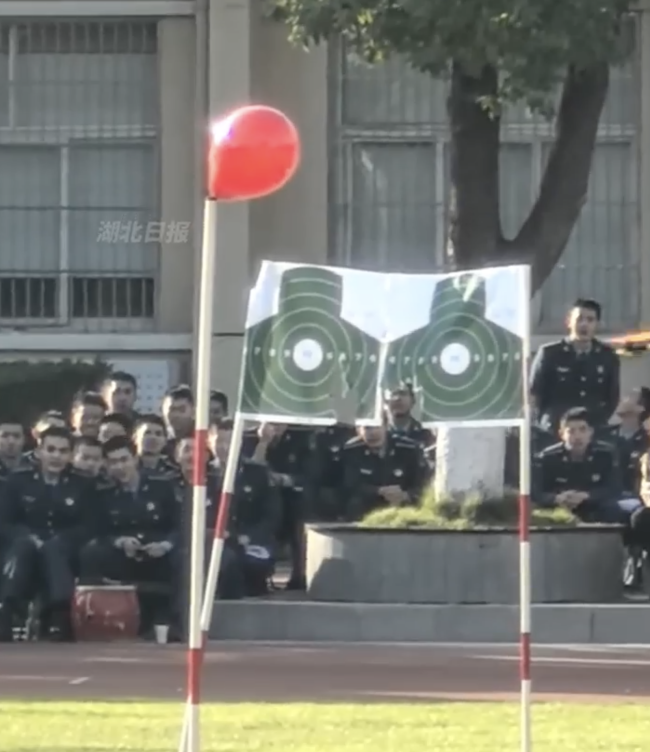军体运动会上演无人机打靶表演