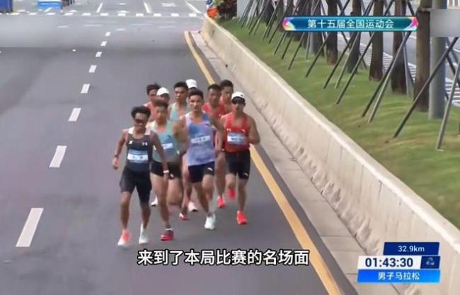 全运马拉松争议一幕：领跑者蛇形走位